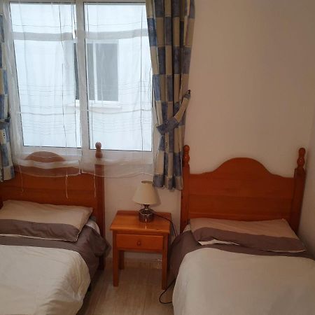 Apartment Close To All Amenities Torrevieja Bagian luar foto