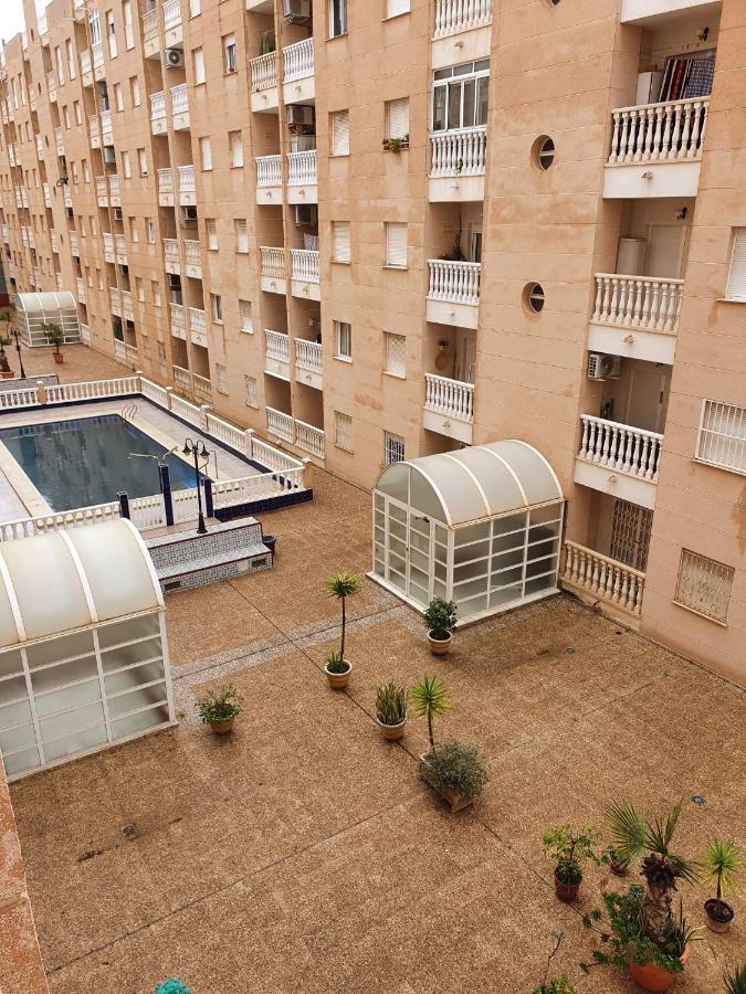 Apartment Close To All Amenities Torrevieja Bagian luar foto